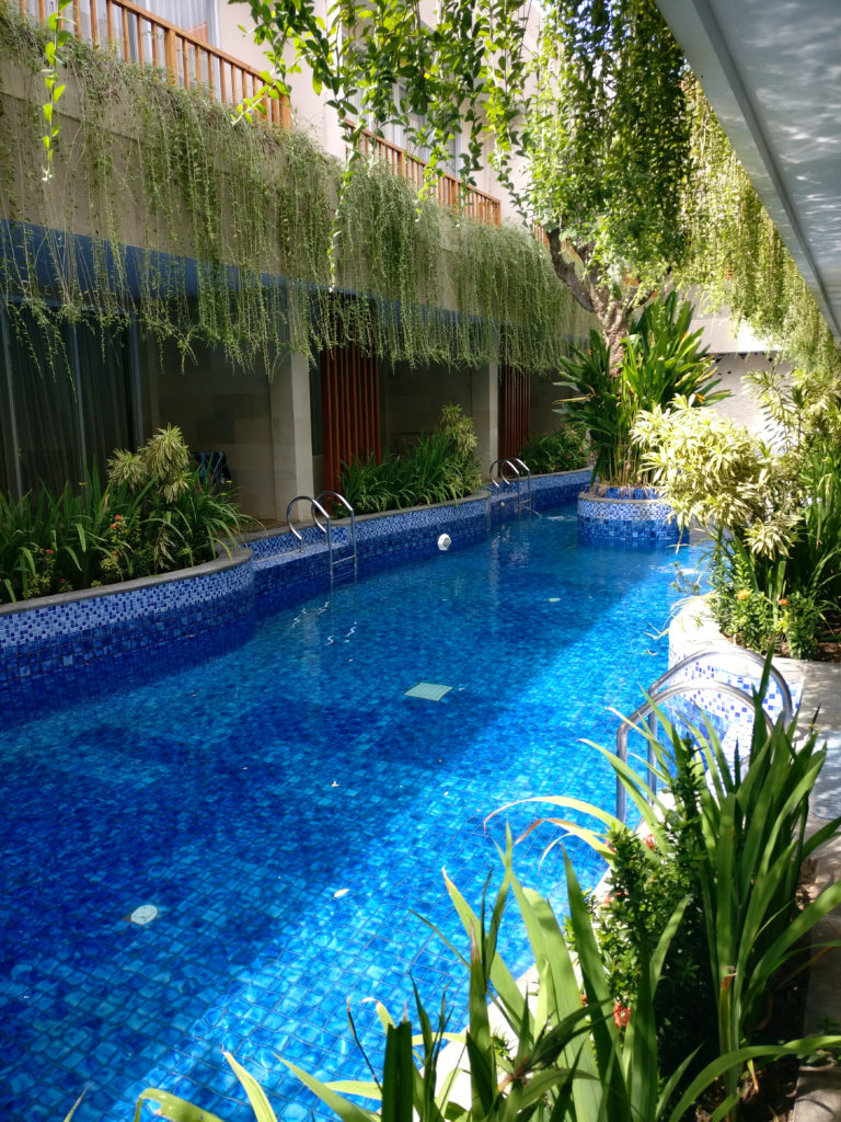 the swimming pool at the d'nusa resort & beach club in Nusa Lembongan, Indonesia