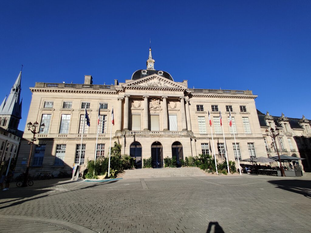 city hall in the town of Châlons-en-Champagne, france
